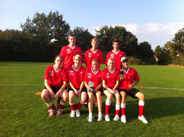 Unsere 1. Mannschaft aus dem Jahre 2012 (leider nur 2. Platz...) 243395_469793586384794_1099786194_o
